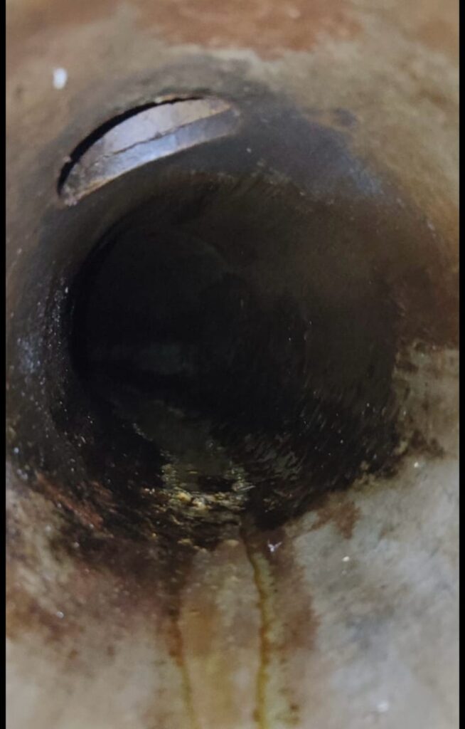 tubo antes 654x1024 - LP limpeza quimica Filtrovali