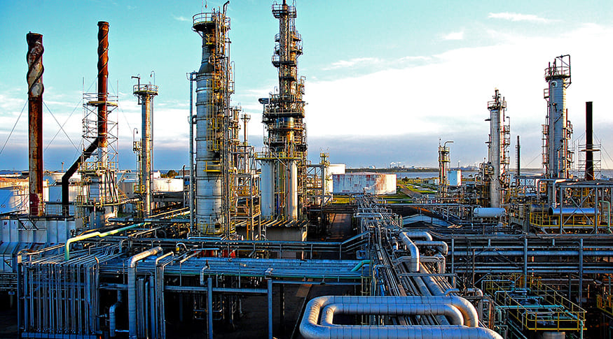 Como a cultura do “sempre foi assim” prejudica a manutenção industrial. Entenda por que práticas antigas geram falsas economias e aumentam falhas e custos.